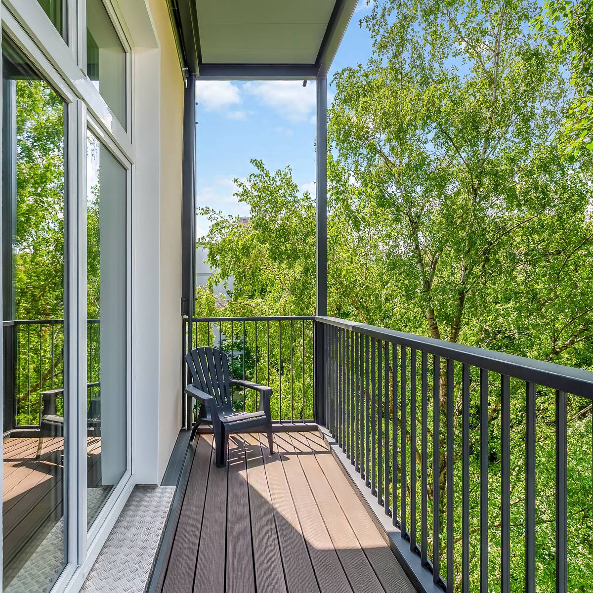 Balkon zum Innenhof oder zur Straße