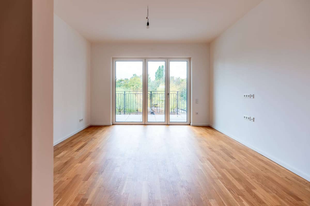 Wohnzimmer mit Balkon