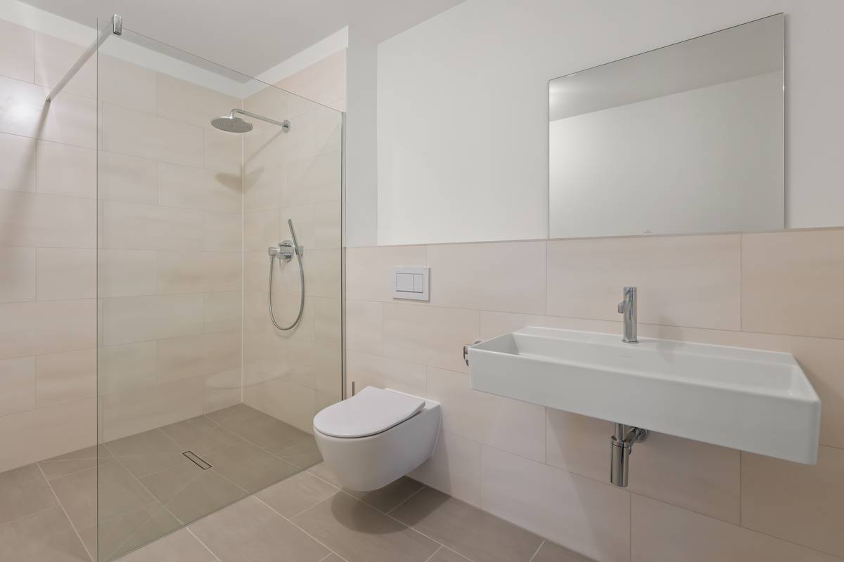 Badezimmer mit Dusche