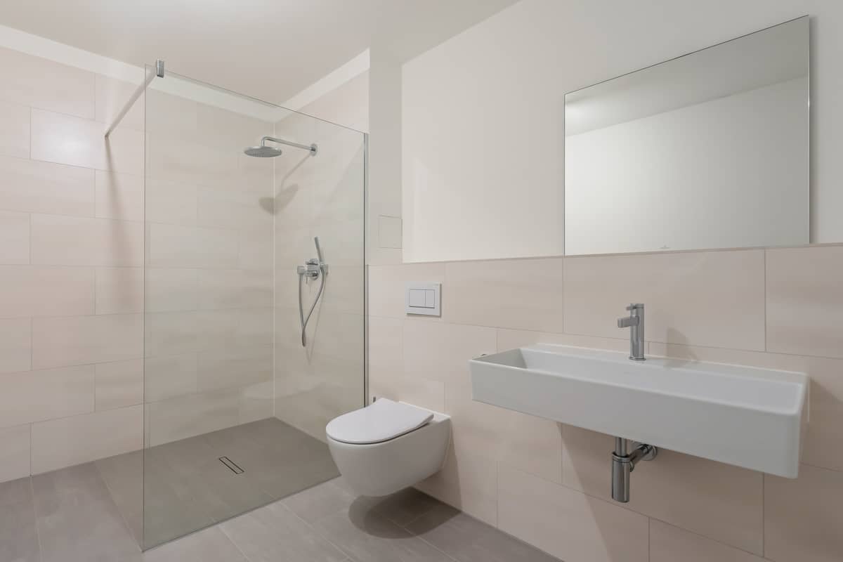 Badezimmer mit Dusche