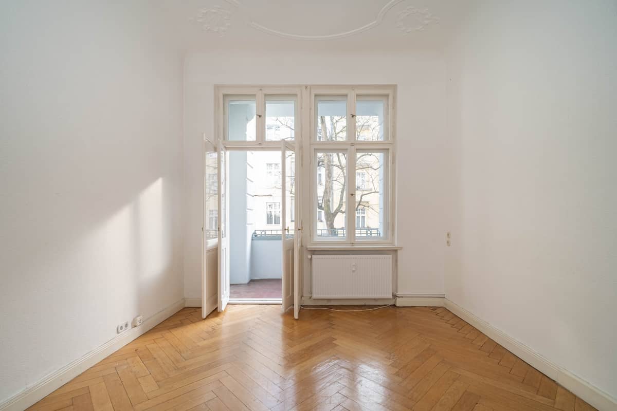 mit Balkon