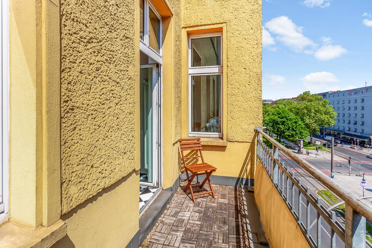 Balkonbeispiel zur Straße