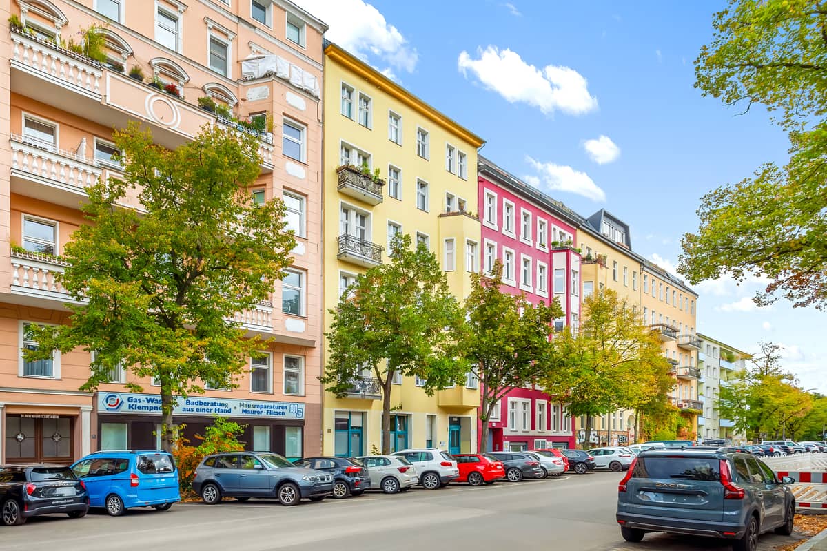 Auf breiter Straße