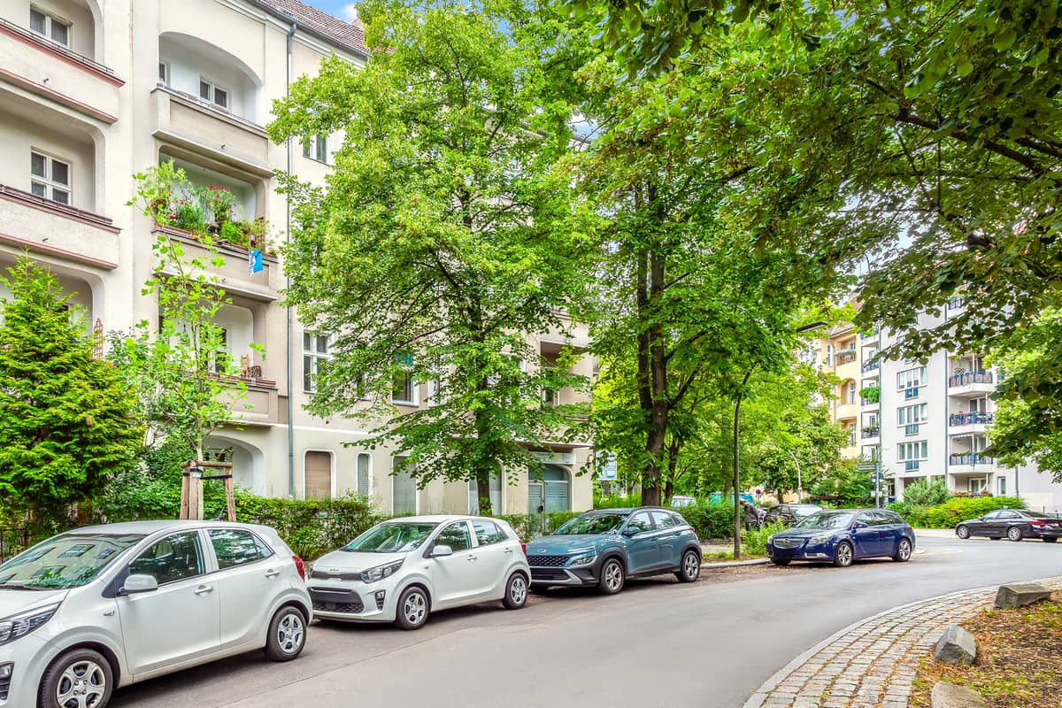 Straßenansicht (2)