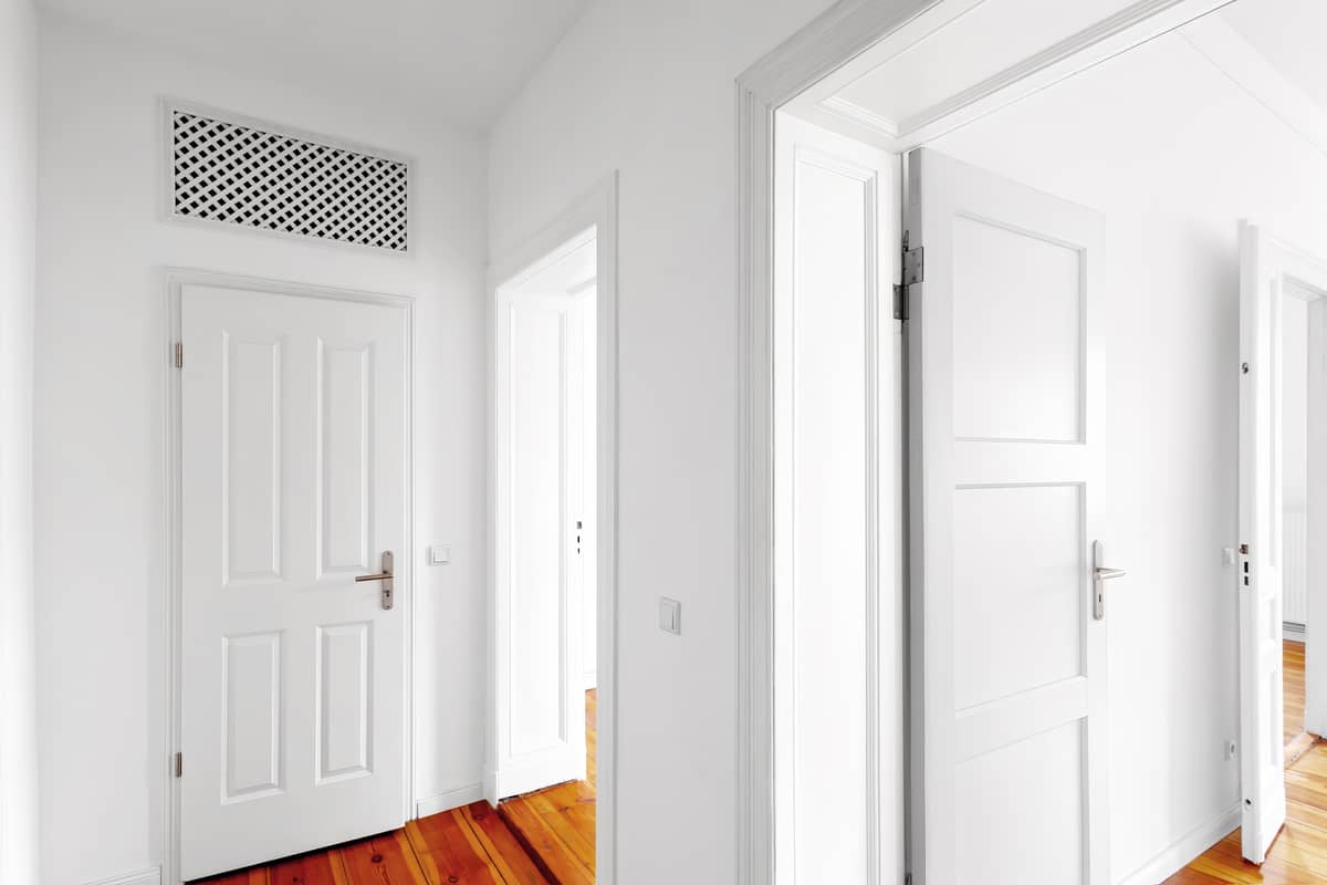 Room to spread out. Three rooms with a balcony in Charlottenburg for €415,000.