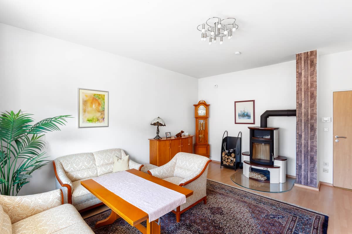Wohnzimmer mit Kamin