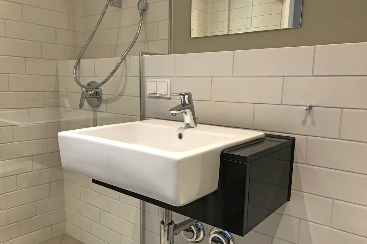 Modernes Badezimmer