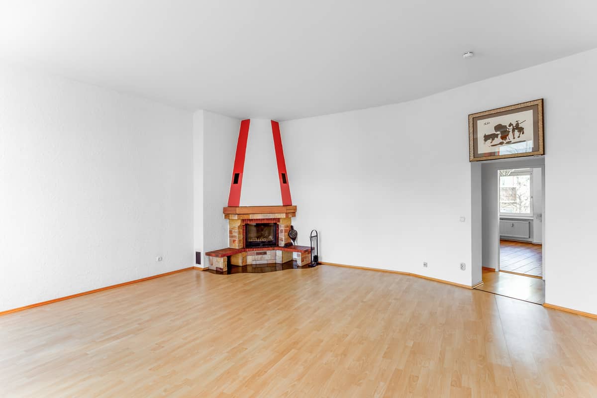 Wohnzimmer mit Kamin