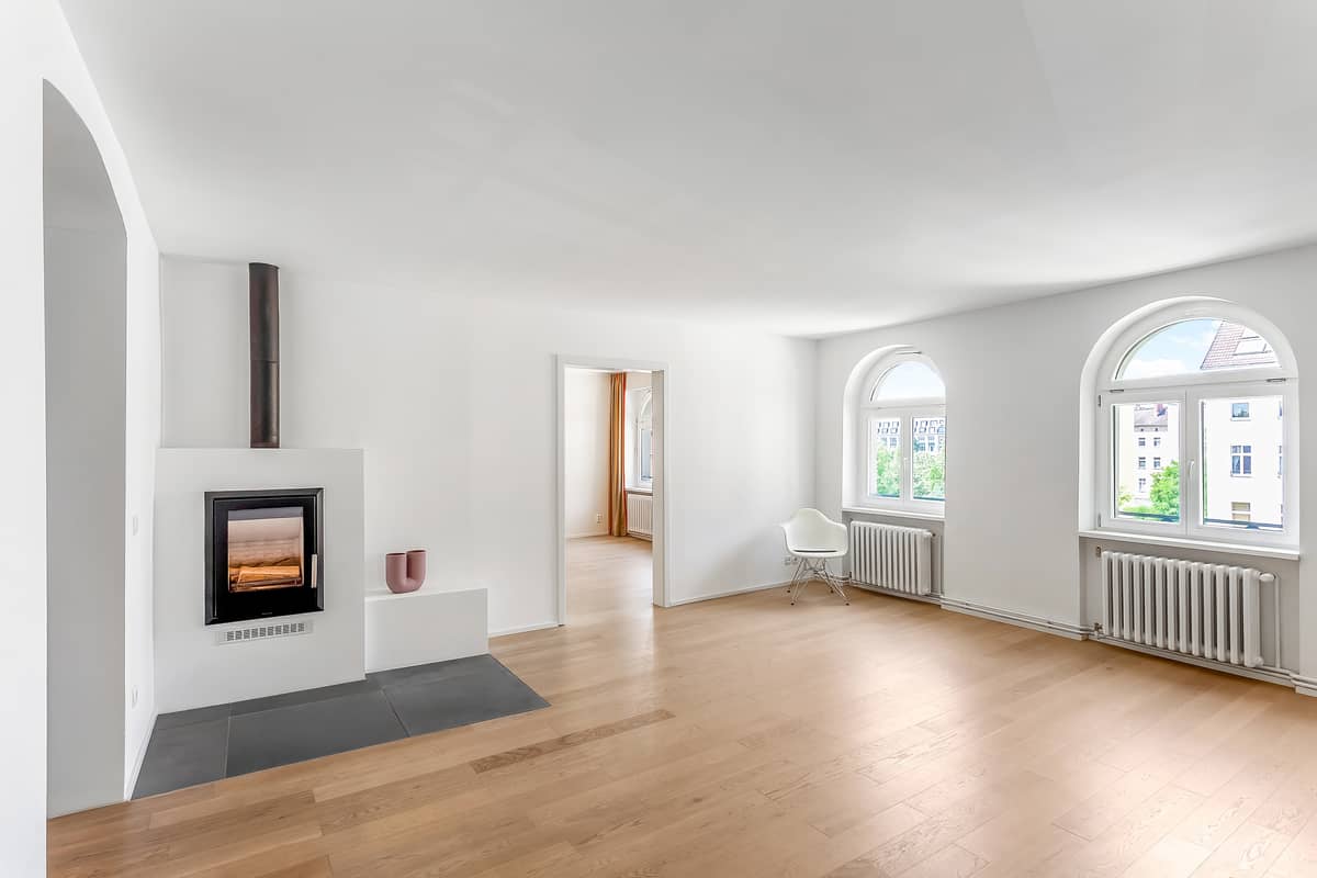 Wohnzimmer mit Kamin