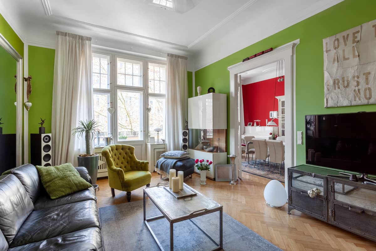 Wohnzimmer mit Balkon