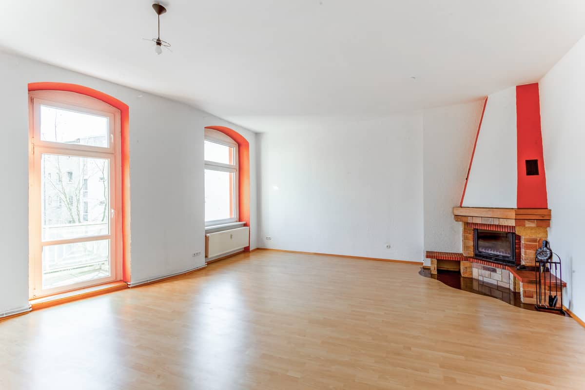 Wohnzimmer mit Kamin