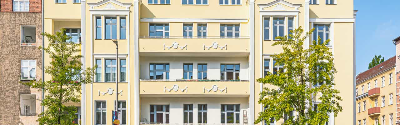Invest in an exclusive residential location. Rented apartments and commercial space that can be used for residential purposes.
