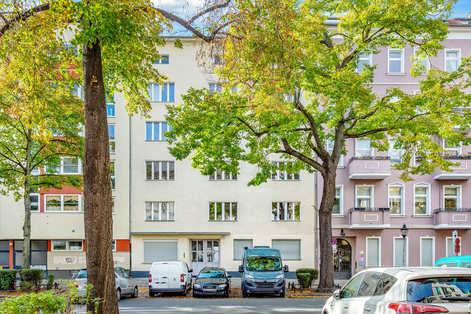  High-quality apartments at affordable prices! Great location in Berlin's Charlottenburg district.