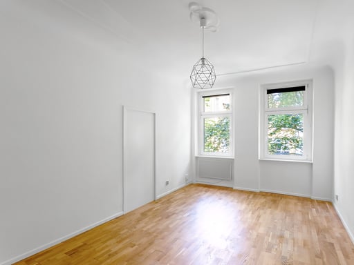 Ossastraße: Frisch renoviert, gut geschnitten und in sehr beliebter Lage in Neukölln.