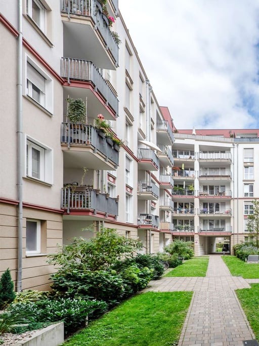 Bright 3-Room Apartment with Spacious Balcony in a Quiet Residential Complex