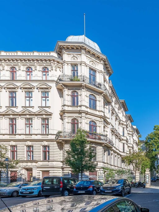 Beautiful Altbau Apartment in Prime Kreuzberg Location!