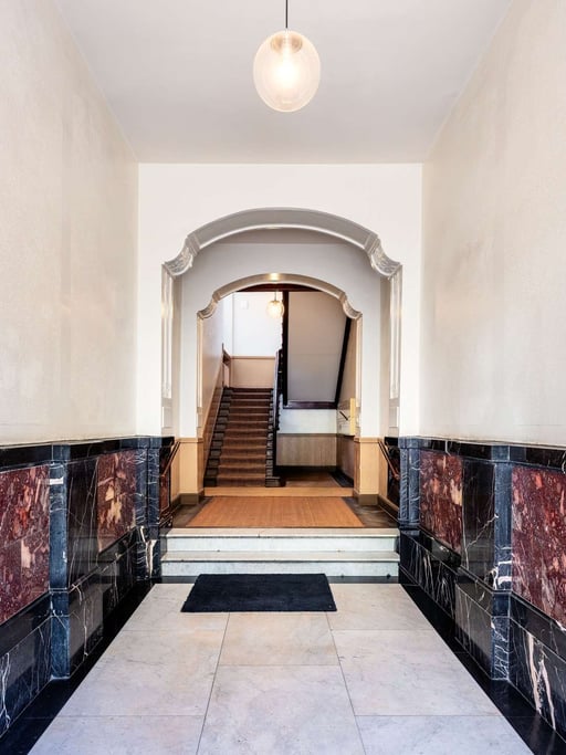 Spacious 251 m² Period Apartment with Seven Rooms Between Savignyplatz and Kurfürstendamm