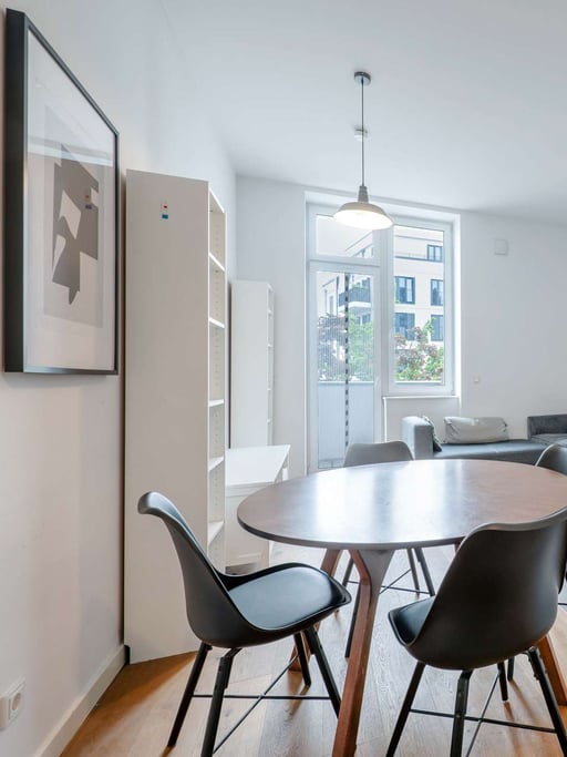 A comfortable home or a secure investment – a well-maintained two-bedroom flat with a lift in a prime location