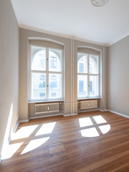 Living in the heart of Kreuzberg – 3-room period apartment