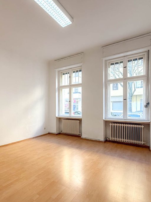 Two-room period apartment with approx. 70 m² – generously proportioned and centrally located in Wedding