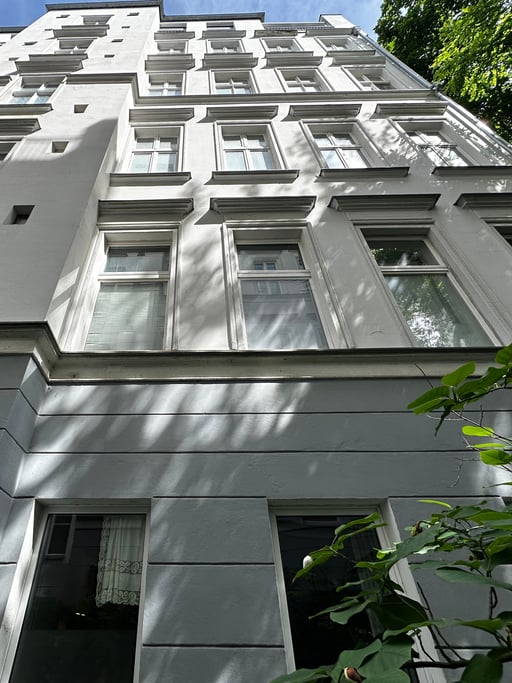 Compact Tenant-Occupied Period Apartment Near KaDeWe
