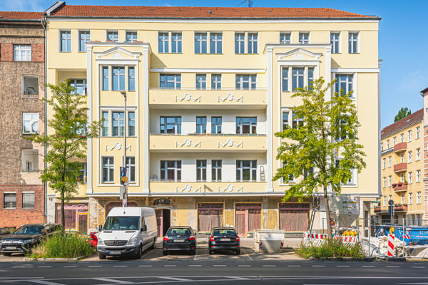Brauhofstraße: Vermietete Wohnungen und Gewerbeflächen in schöner Charlottenburger Wohnlage