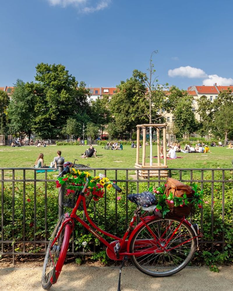 Friedrichshain: Arbeiterquartier, Mauerkante und internationale Spree-Adresse