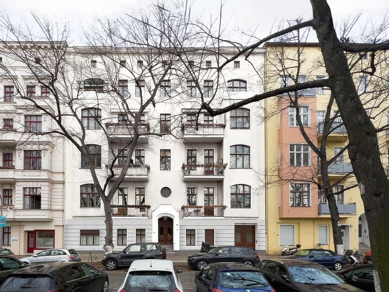 Period Charm Meets Modern Living – Stylish 4-Room Apartment with Terrace Near Lietzensee