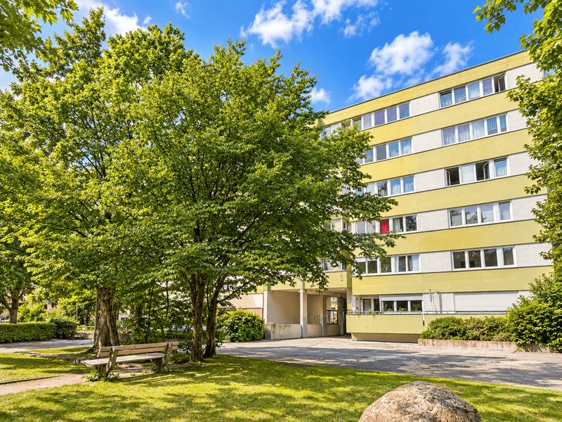 Your First Investment in Berlin? Rented 2-Room Apartment with Balcony & Elevator