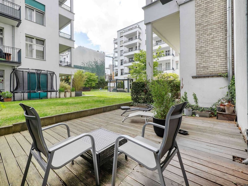 Elegant 2-Room Ground-Floor Apartment with Sun Terrace and Garden in a Quiet Central Location