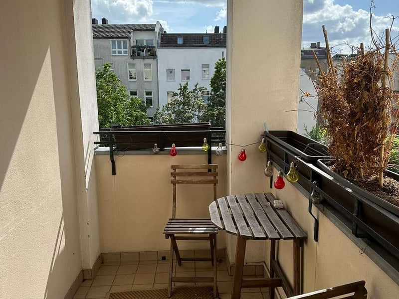 Beautifully renovated 3-room apartment in an old building with balcony and panoramic views in Prenzlauer Berg!
