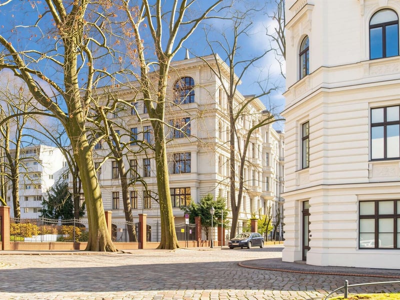Beautiful Altbau Apartment in Prime Kreuzberg Location!