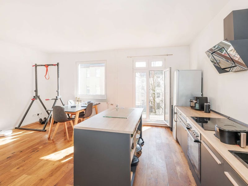 Stylishly Modernized: 3-Room Apartment with Balcony in Berlin-Kreuzberg