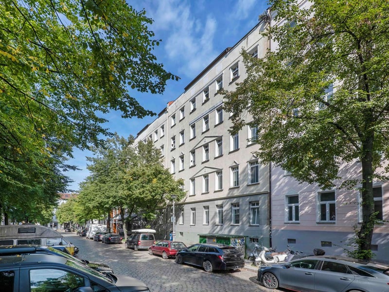 Wohnglück über den Dächern von Mitte – Stilvolle Maisonette mit Balkon nahe Zionskirche