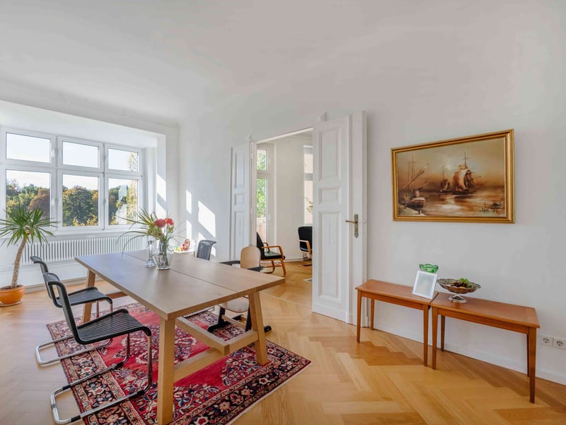 A bright and lovingly modernised three-bedroom flat in a period building, overlooking the castle grounds and the River Spree
