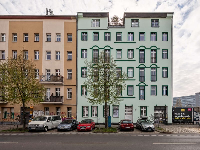 Altbauwohnung mit Wohnküche und Sonnenbalkon in Kiezlage