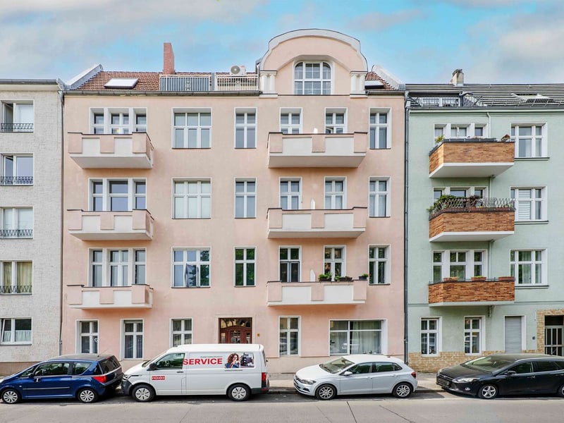 Bright and Renovated 2-Room Apartment with Elevator and Fitted Kitchen