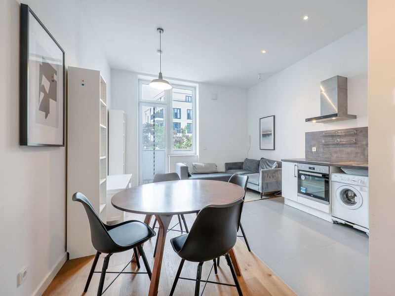 A comfortable home or a secure investment – a well-maintained two-bedroom flat with a lift in a prime location