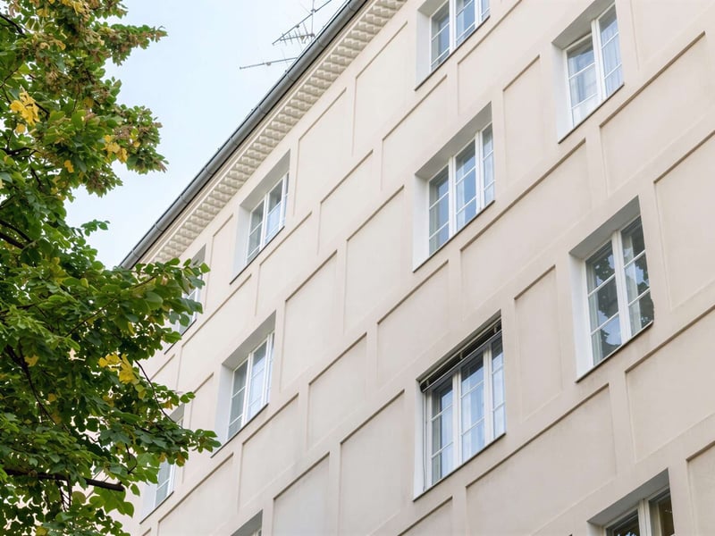 Heritage Investment in Charlottenburg: Tenant-Occupied 2.5-Room Apartment in a Modernized Historic Building