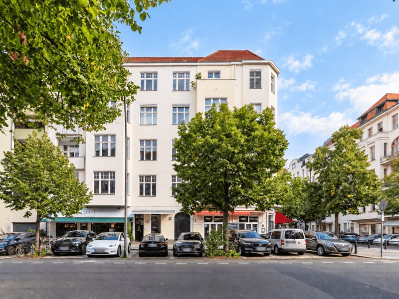 Großzügige Altbau-Beletage mit 251 m² und sieben Zimmern zwischen Savignyplatz und Kurfürstendamm