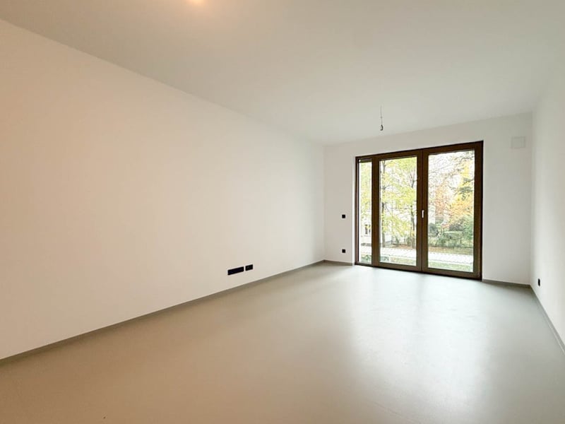 Moderne 1-Zimmer-Wohnung mit bodentiefen Fenstern in Wilmersdorf