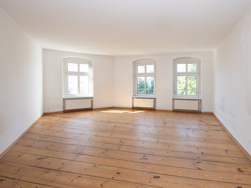 5-Zimmer-Altbauwohnung mit Gestaltungspotential direkt am Zionskirchplatz