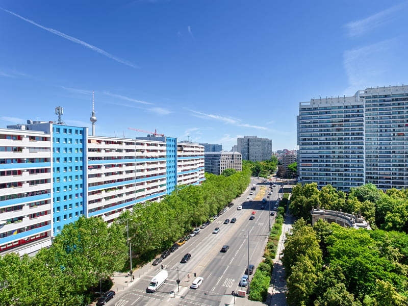 Living above the rooftops of Berlin: 4 rooms. Panoramic views. Wheelchair accessible. Mitte.