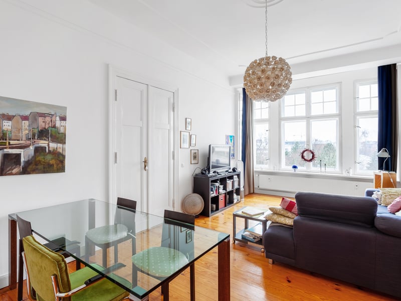 Direct water front access to the Spree River - Vacant front building apartment with 105 m²