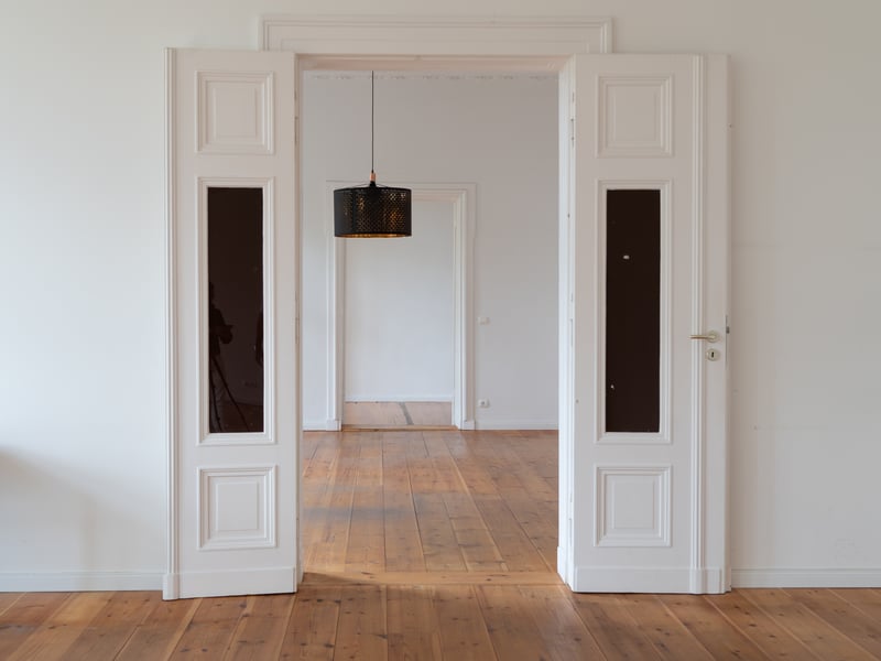 A real gem: 292 sqm period apartment dream on Tempelhofer Ufer in Kreuzberg. Highly attractive price, very versatile.