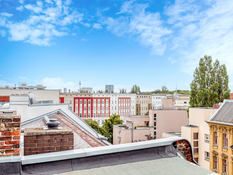 Period attic for individual development in a central Moabit location