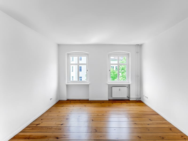 Vacant 2-room apartment in a Wilhelminian-style building near Weinbergpark in Berlin-Mitte