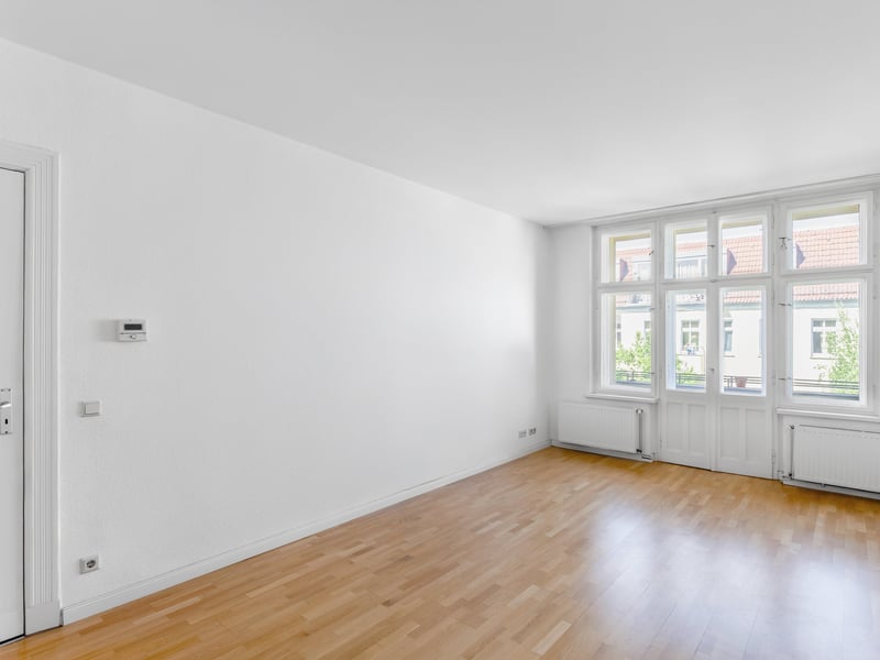 Bezugsfreie 2-Zimmer Altbauwohnung im beliebten Simon-Dach-Kiez!