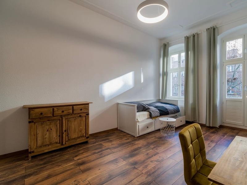 Helmholtz quarter: Vacant 1-room apartment with balcony