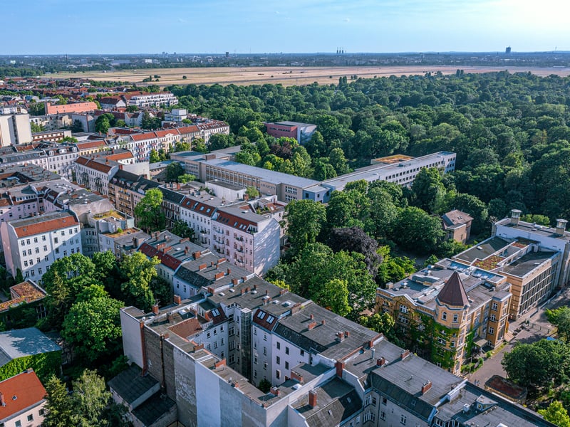 Schillerkiez: Vermietete Vorderhauswohnung im 4. OG